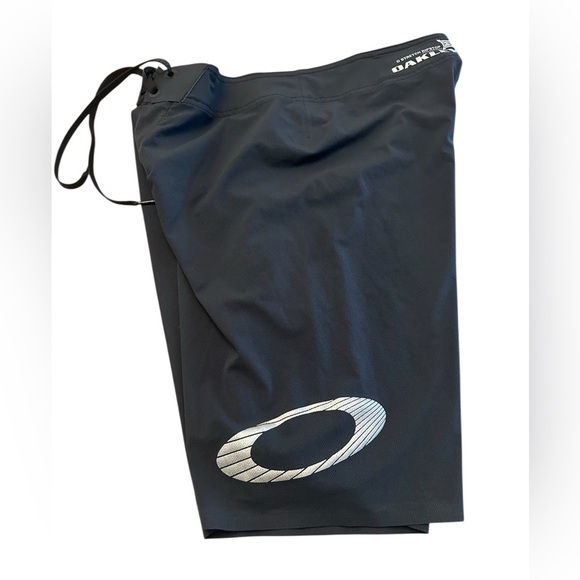 Oakley Black Athletic Board Shorts Men’s Small 30 - Picture 4 of 8